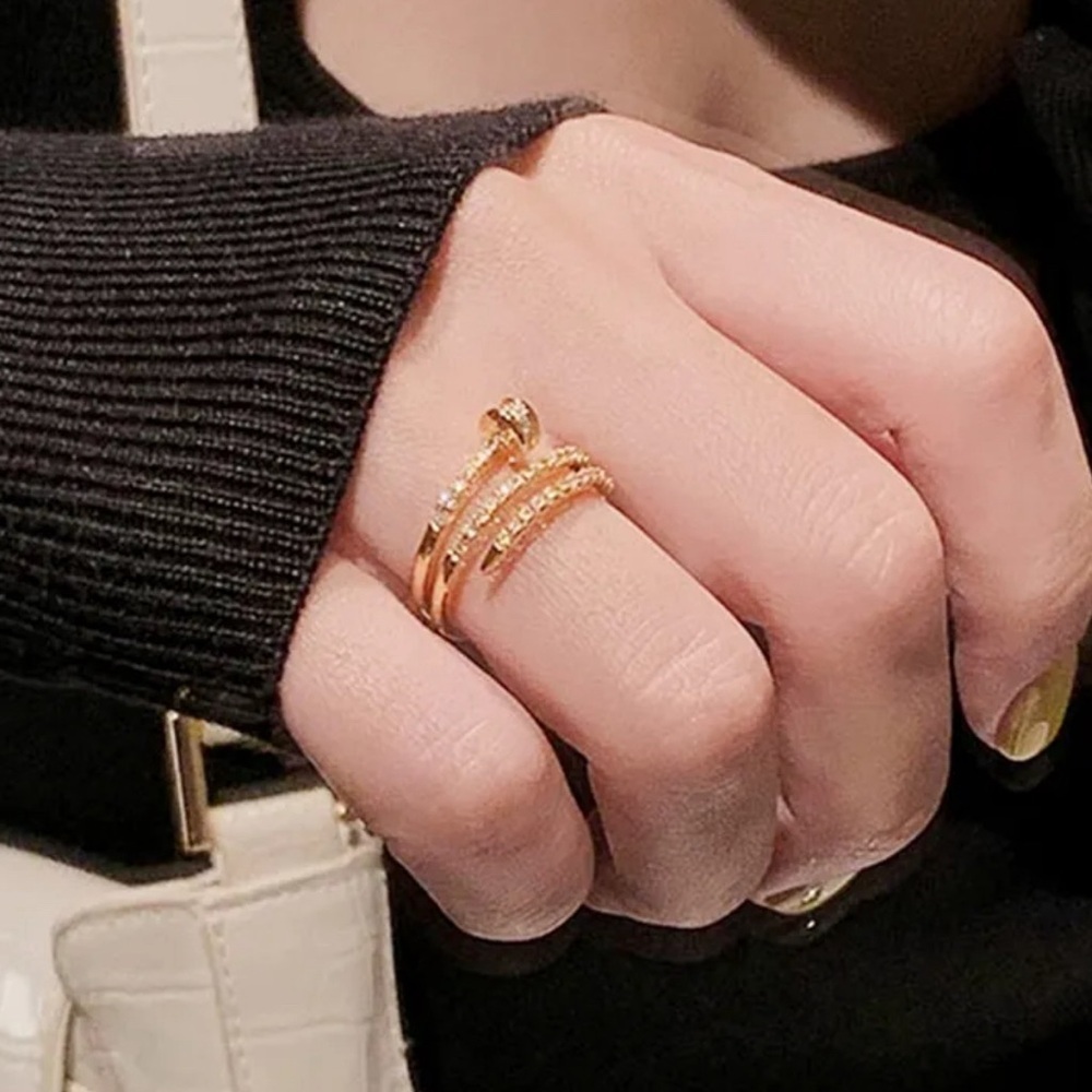PRINCESS CUT WEDDING RING - Picture 2 of 3